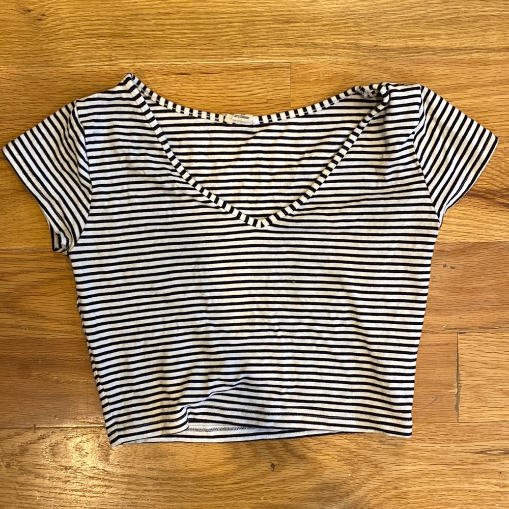 GARAGE Stripped V-neck Crop Top